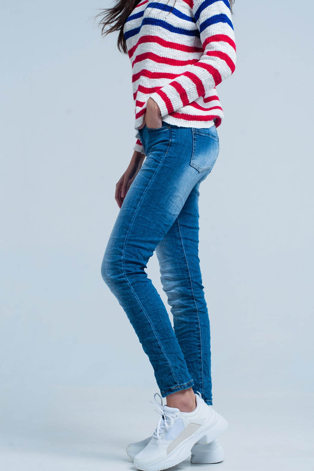 Jean skinny froissé délavé