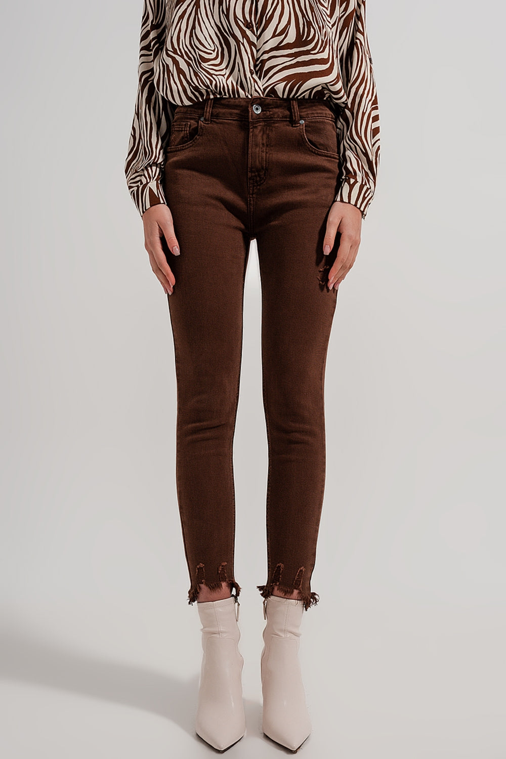 Jean skinny marron avec bords bruts