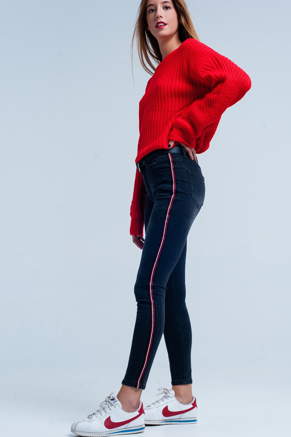 Jean skinny noir à rayures latérales rouges