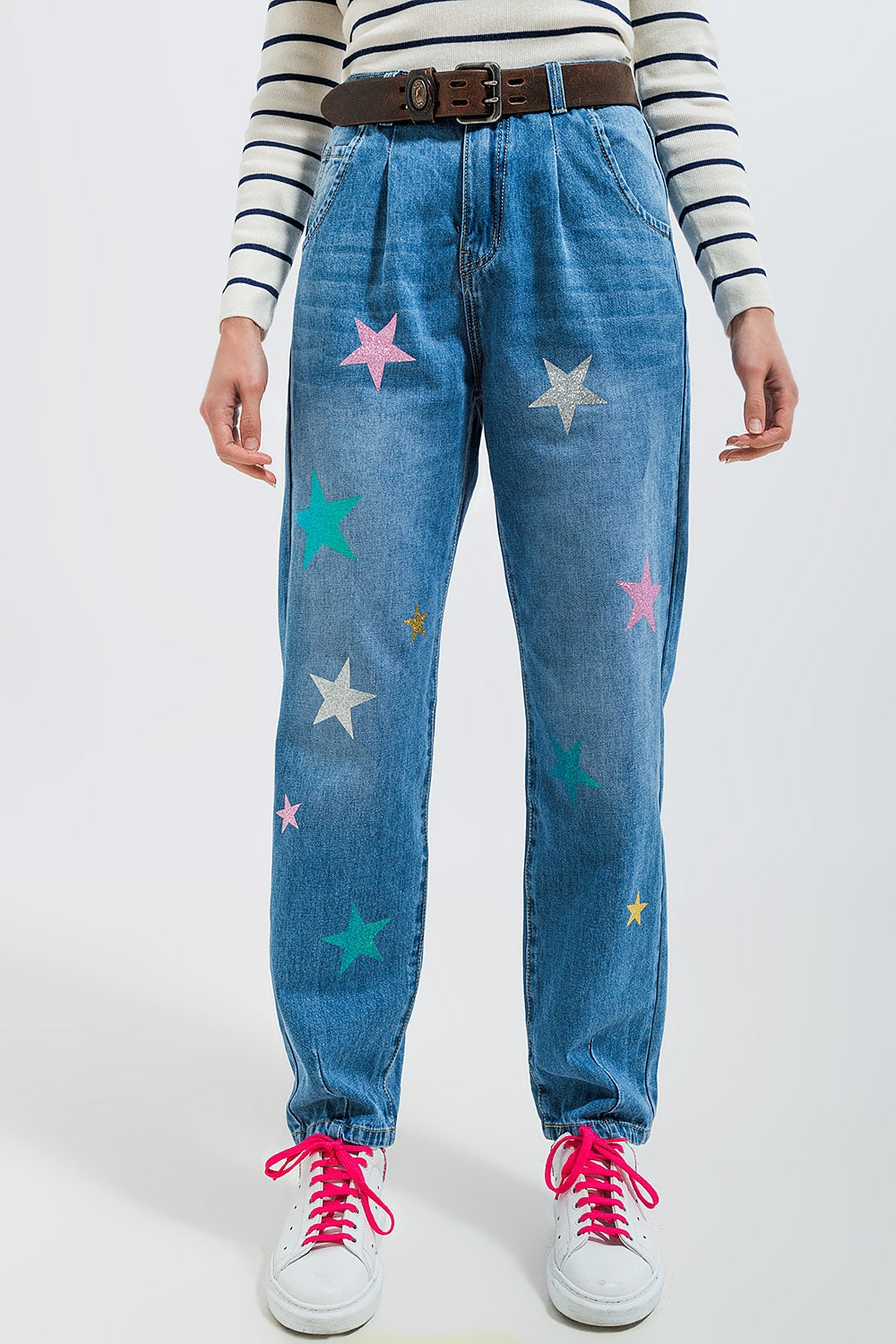 Jean slouch taille haute avec plis sur le devant et imprimé étoiles