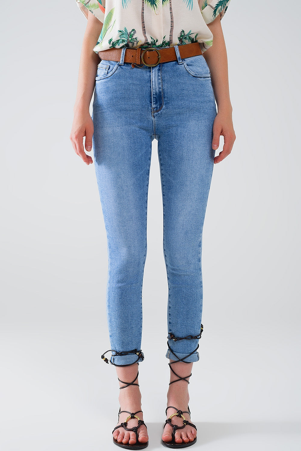 Q2 Jean super skinny à taille normale délavé clair avec 5 poches