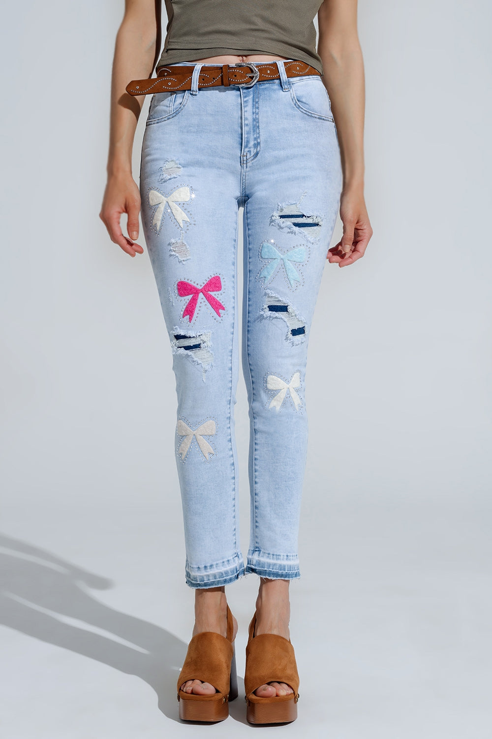 Q2 Jean super skinny bleu clair avec nœud papillon et trous déchirés