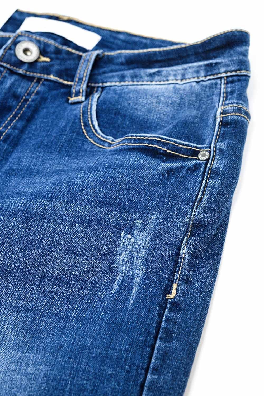 Jean super skinny en délavage moyen avec déchirures au bas de la jambe