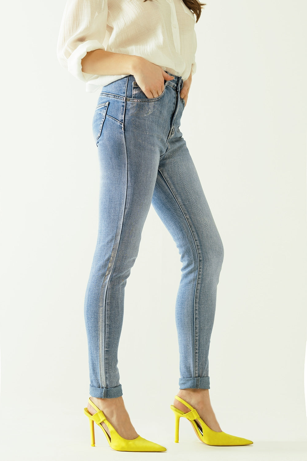 Jean taille haute à cinq poches avec effet poudré argenté