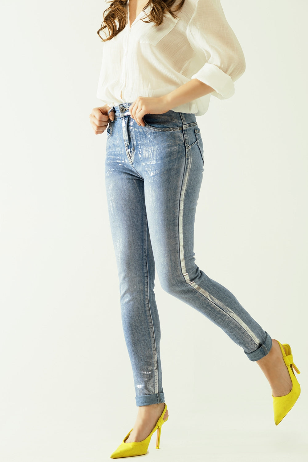 Jean taille haute à cinq poches avec effet poudré argenté