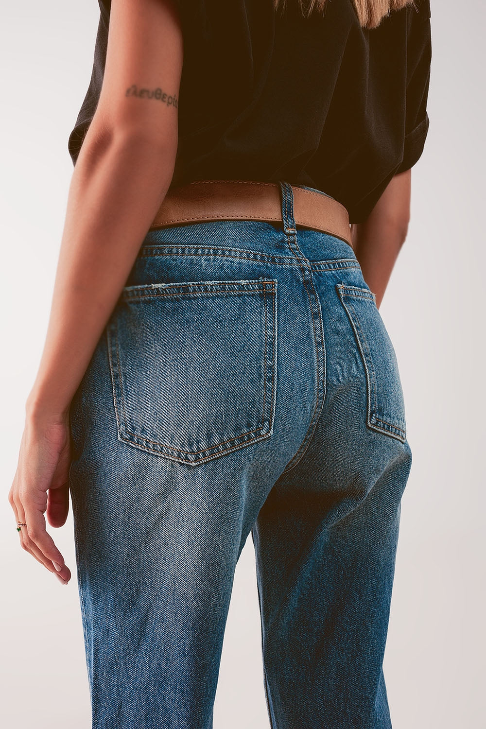 Jean taille haute avec cuisse fendue