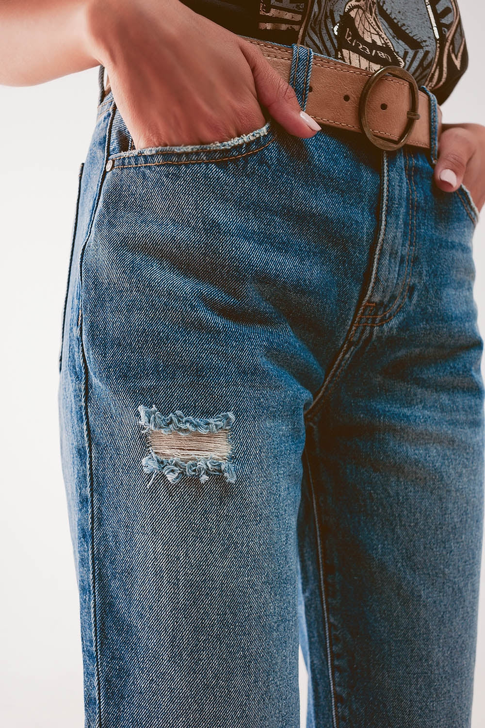 Jean taille haute avec cuisse fendue