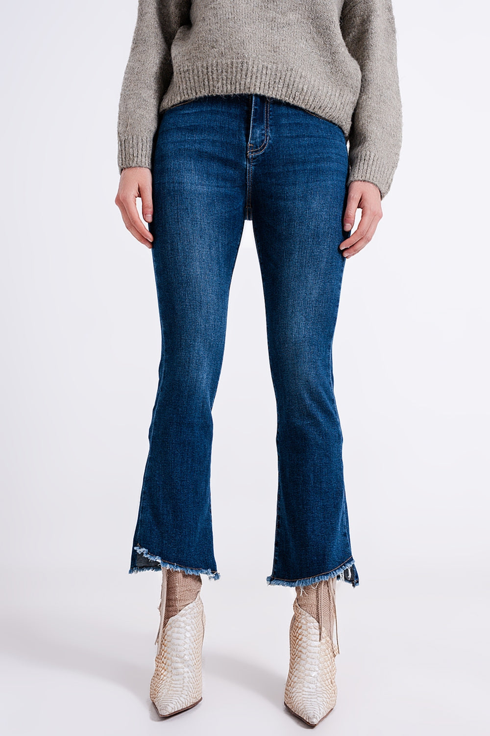 Jean taille haute avec ourlet asymétrique
