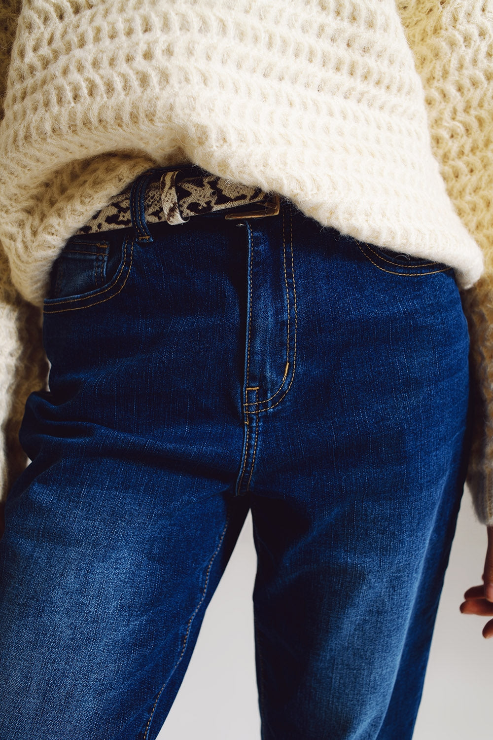Jean taille haute coupe mom en lavage moyen