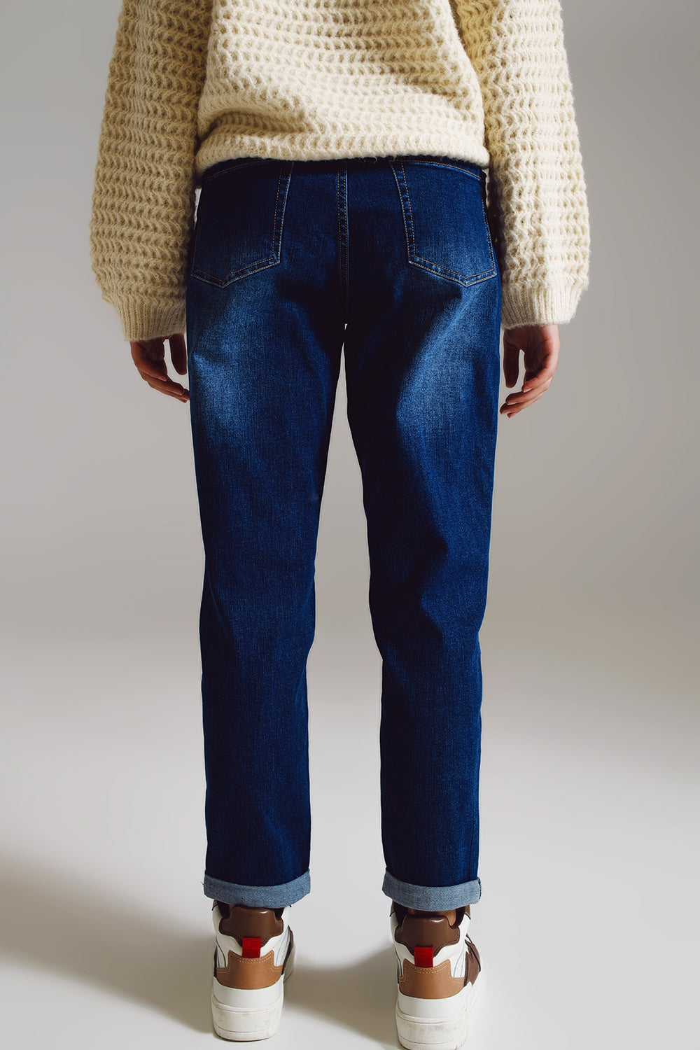 Jean taille haute coupe mom en lavage moyen