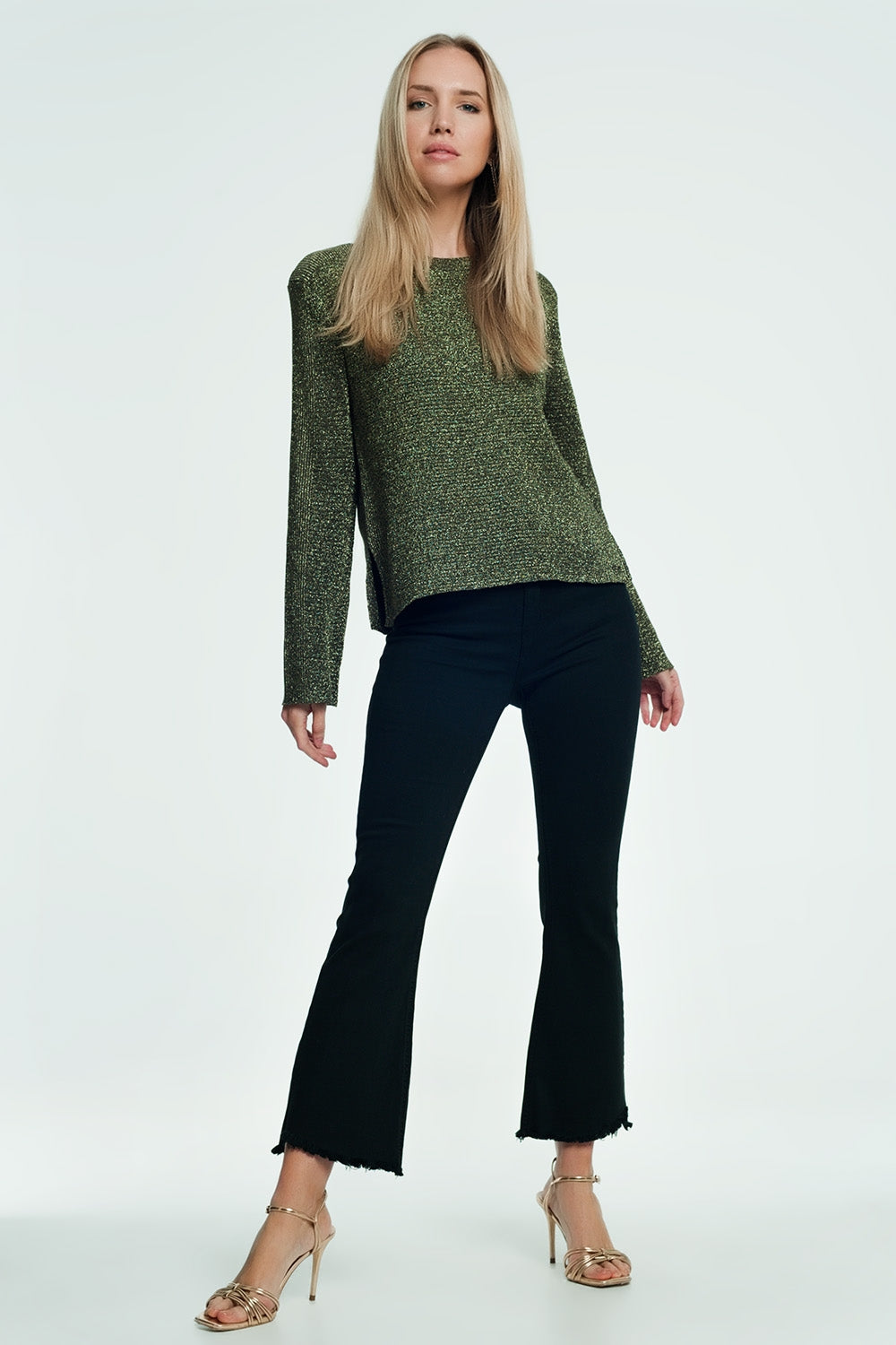 Jean taille haute évasé à ourlet brut en noir