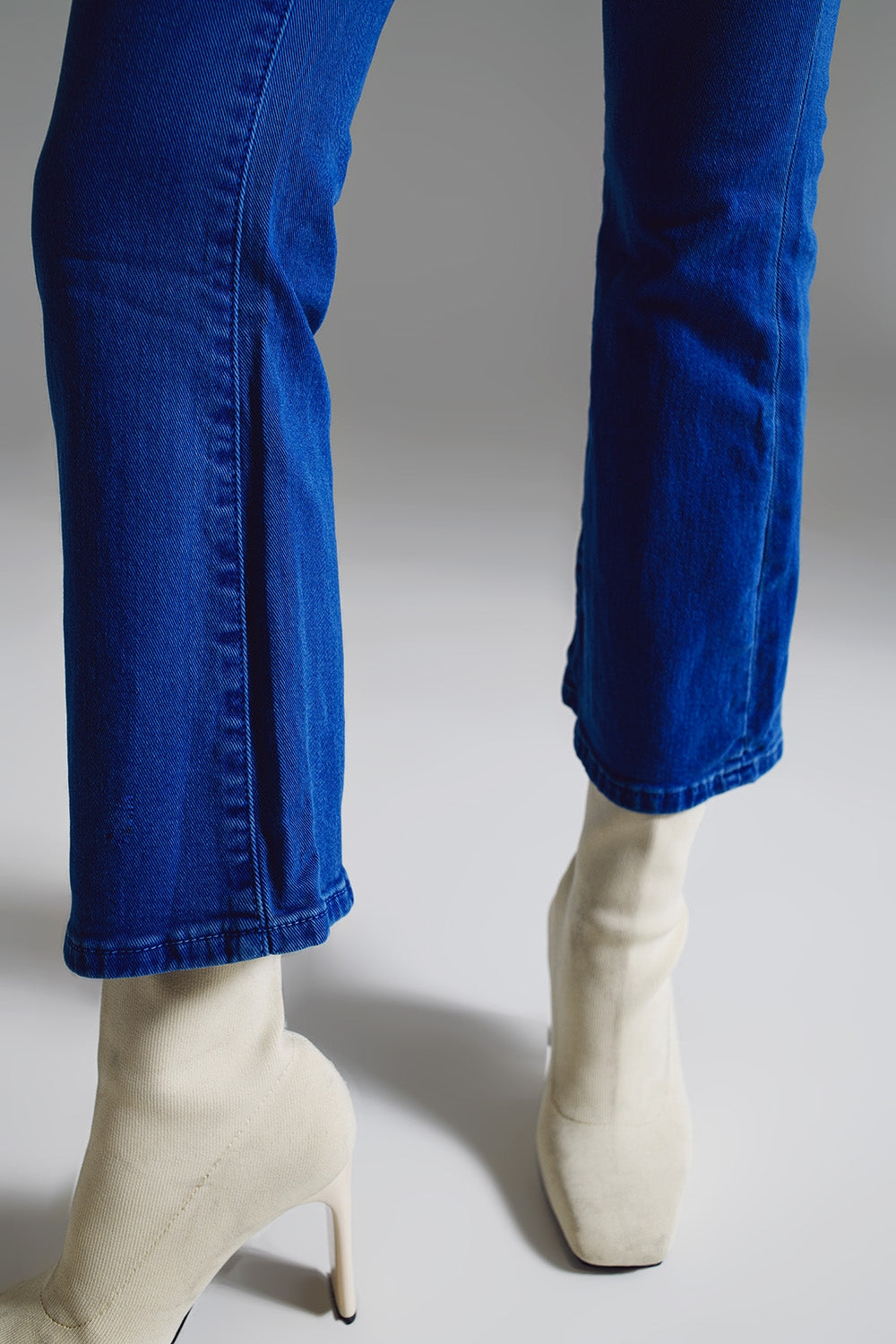 Jean taille haute évasé en bleu