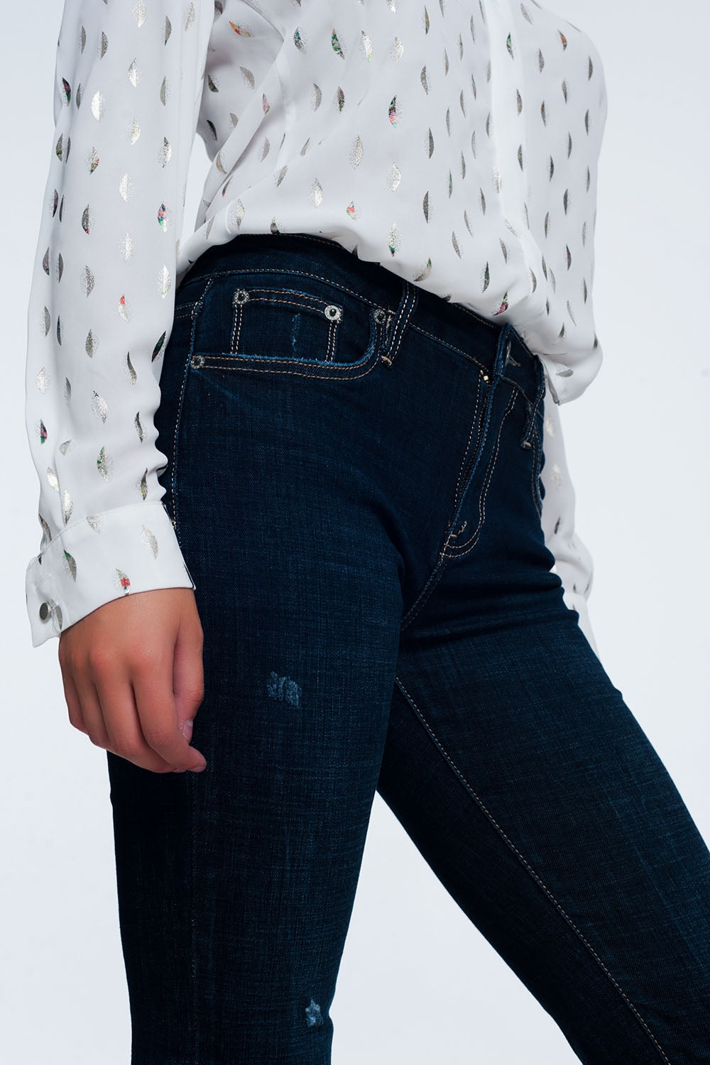 Jean taille mi-haute bleu vif délavé à ourlet brut