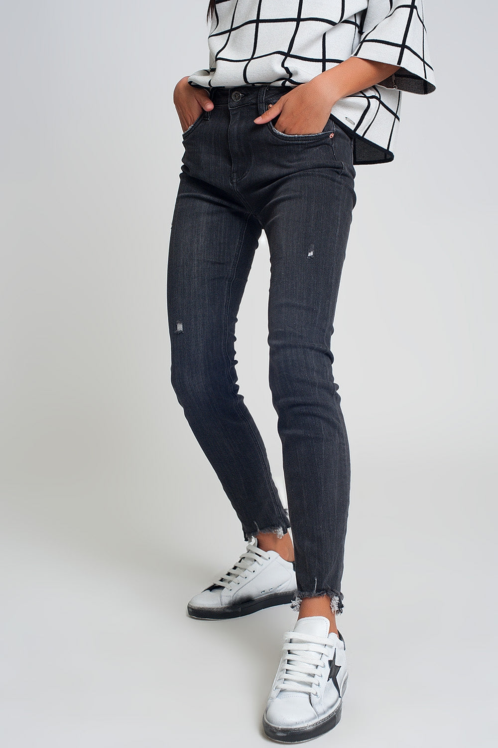 Jean taille mi-haute noir à ourlet brut