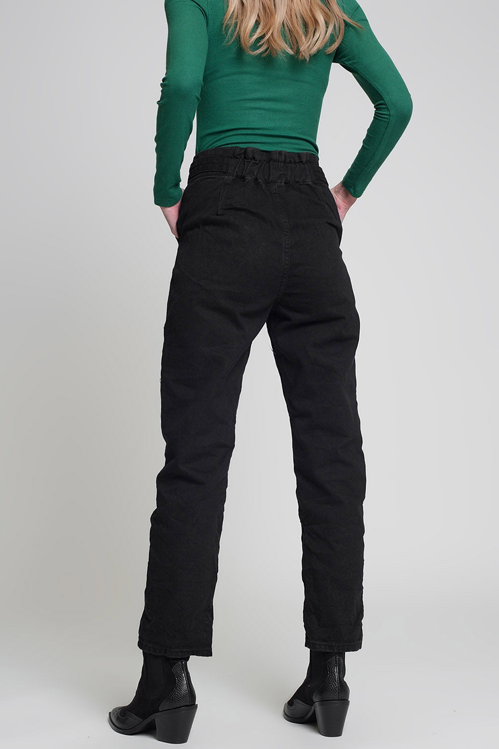 Jean taille paperbag avec détails boutonnés en noir