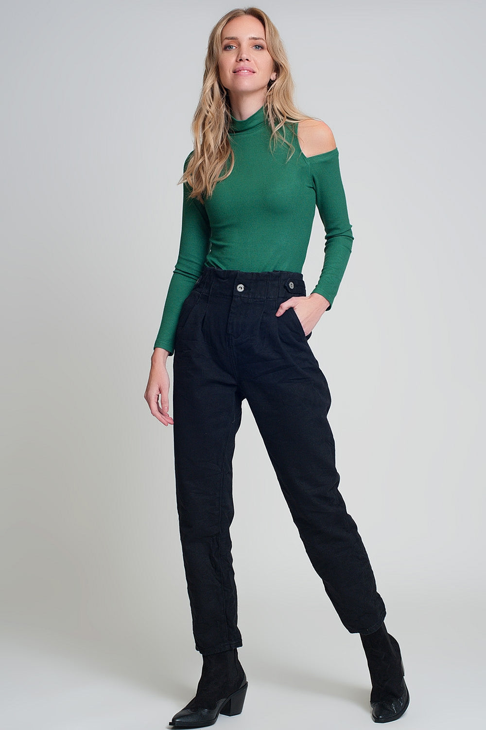 Jean taille paperbag avec détails boutonnés en noir