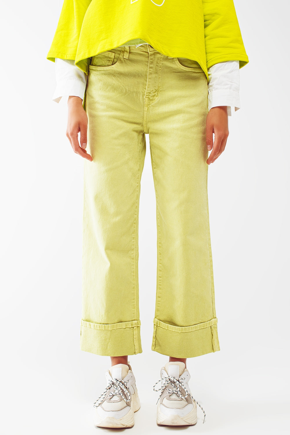 Q2 Jeans à jambe droite avec ourlet coupé en vert citron