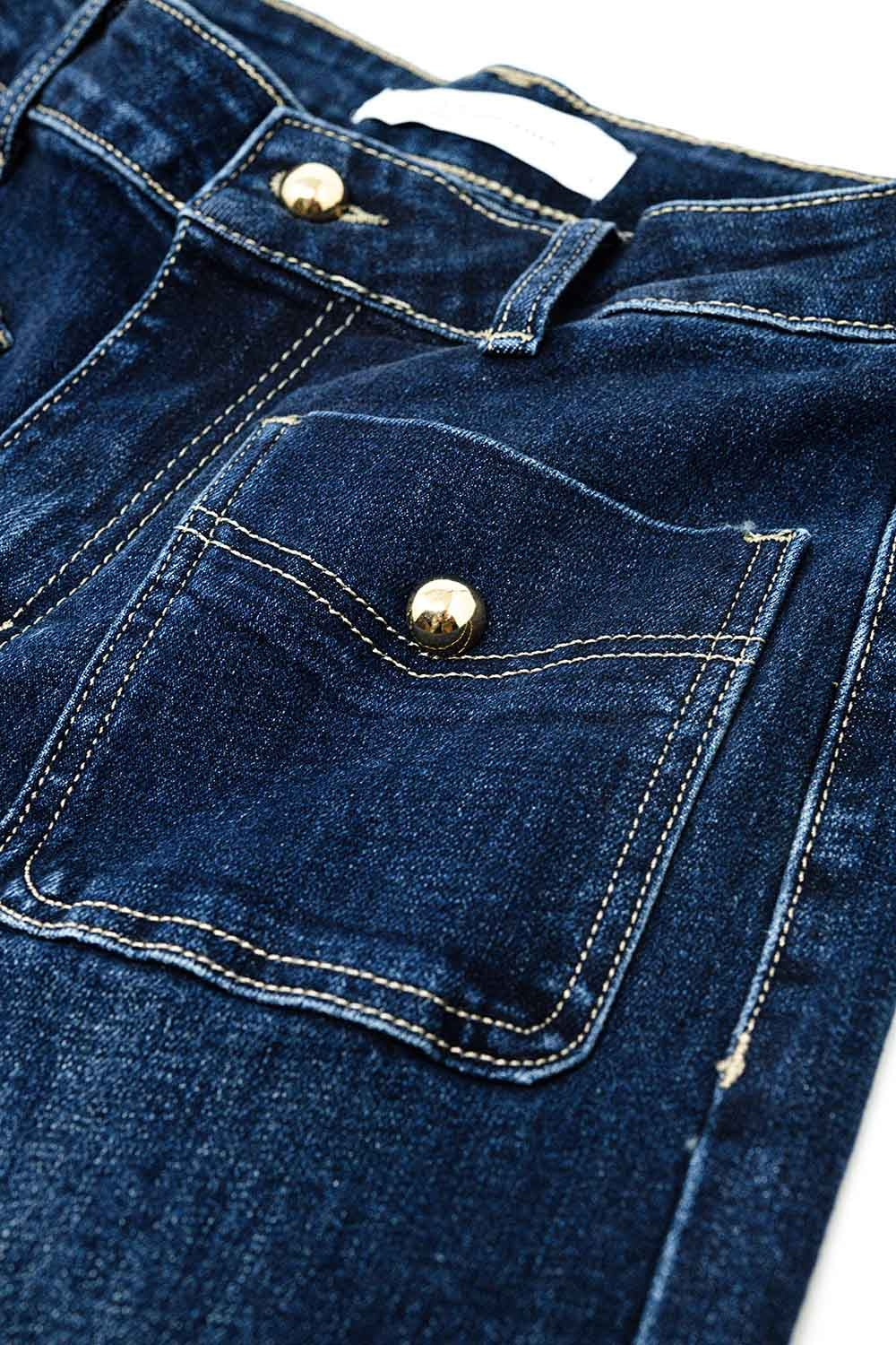 Jeans à jambe droite avec poches avant et bouton