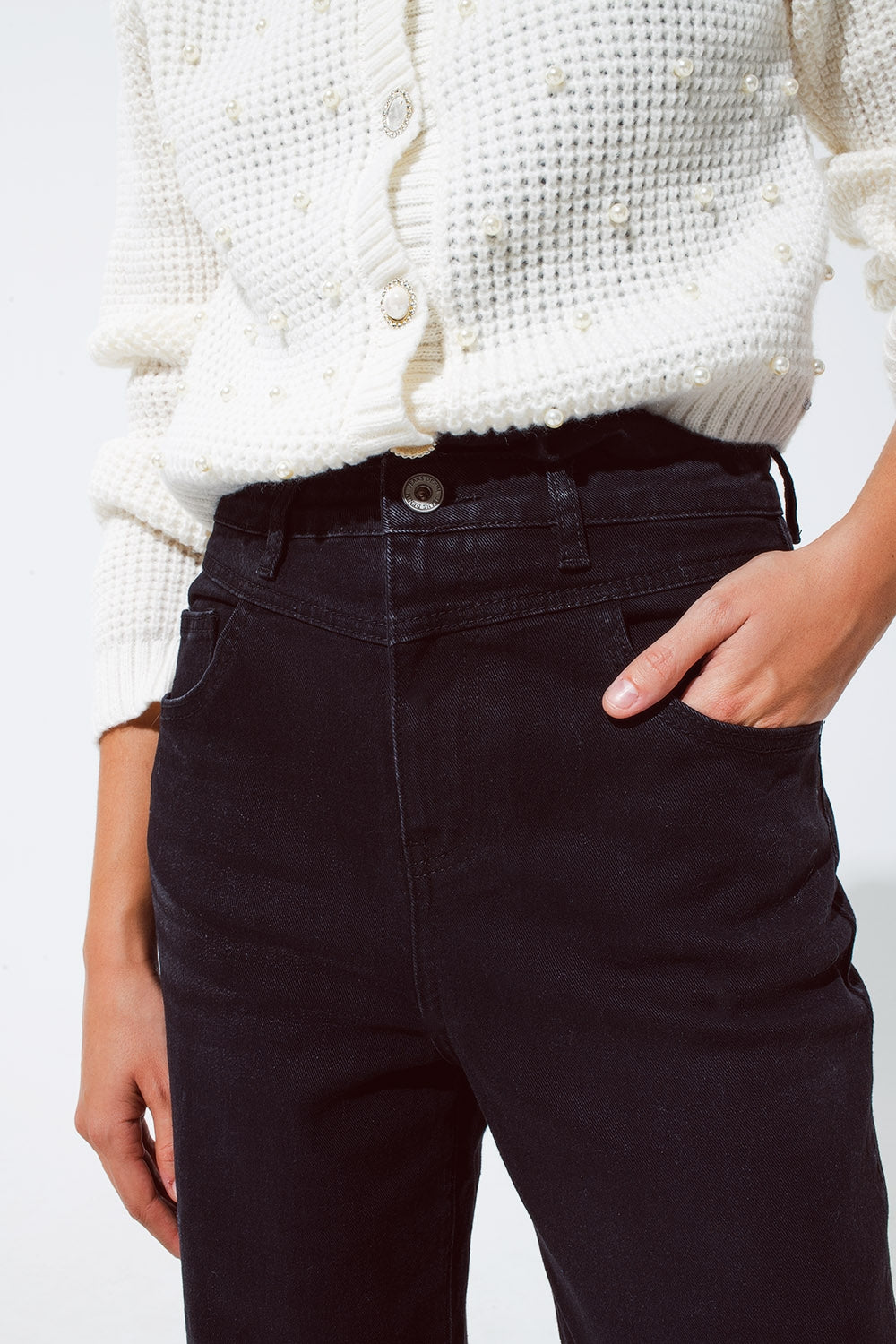 Jeans à jambe droite avec surpiqûres à la taille en noir