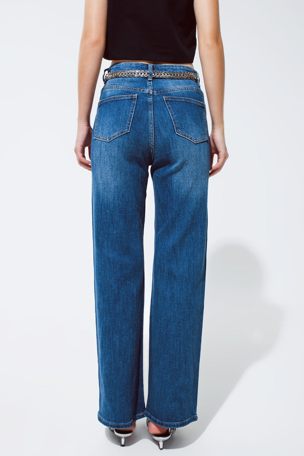 Jeans à jambe droite avec une finition métallique argentée