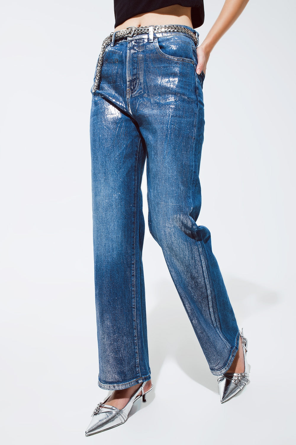 Jeans à jambe droite avec une finition métallique argentée