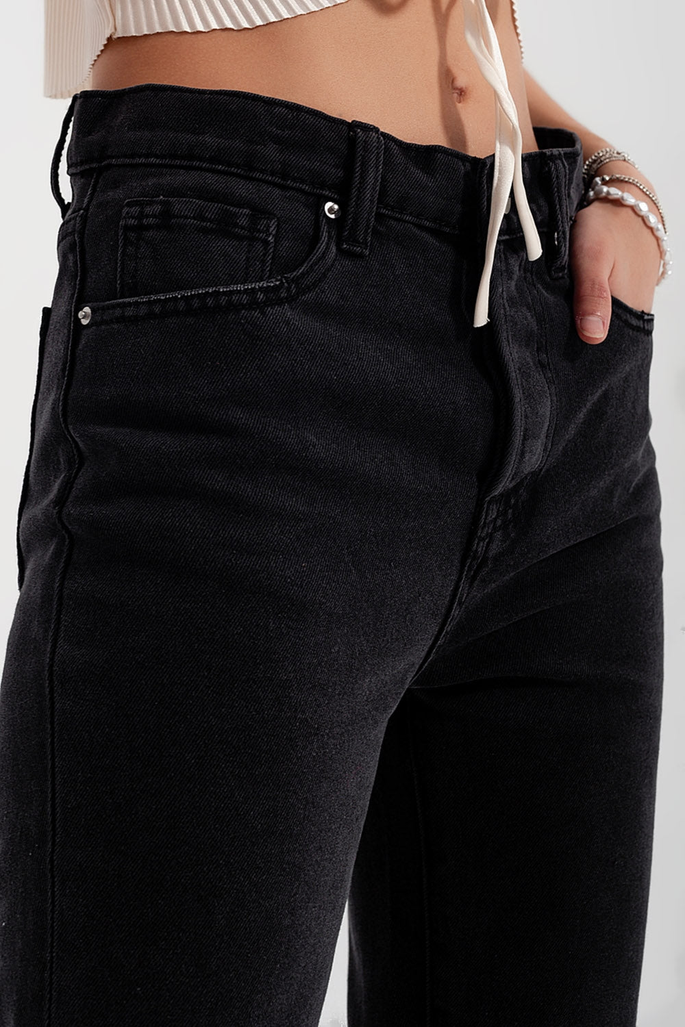 Jeans à jambes droites en noir délavé