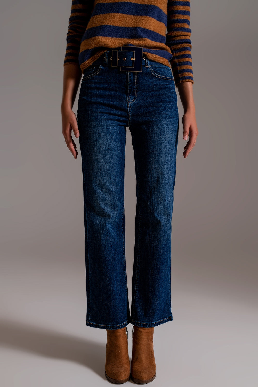Jeans à jambes larges avec détail d'ourlet en lavage foncé