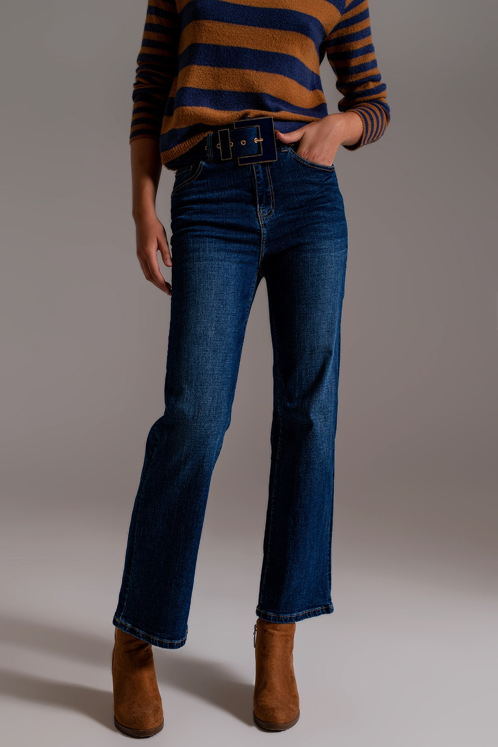 Jeans à jambes larges avec détail d'ourlet en lavage foncé