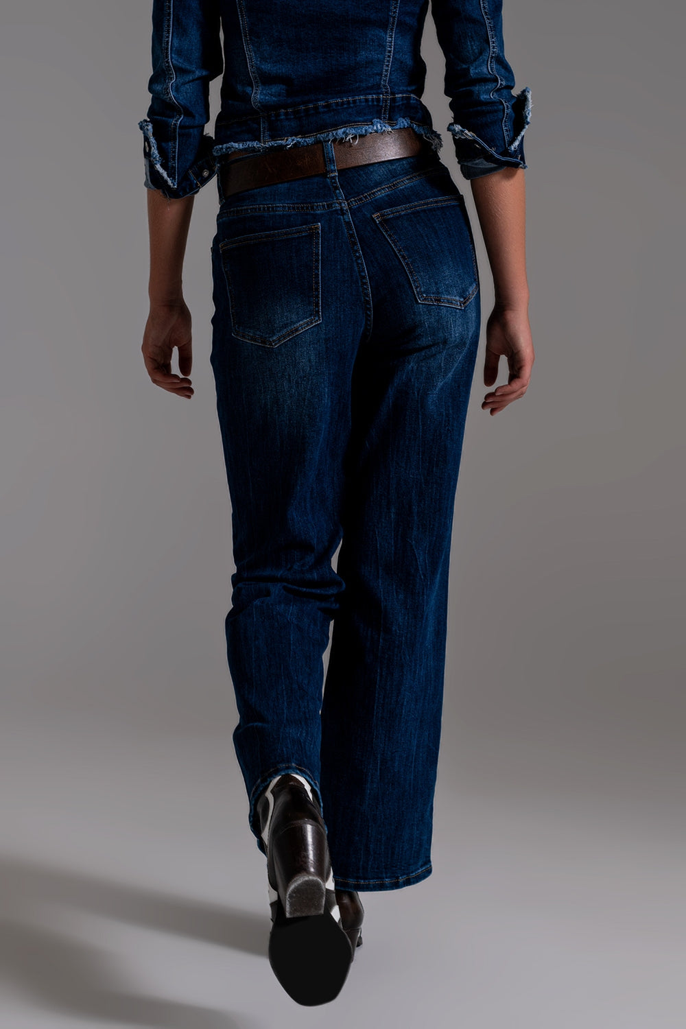 Jeans à pattes d'éléphant des années 70 en bleu délavé moyen
