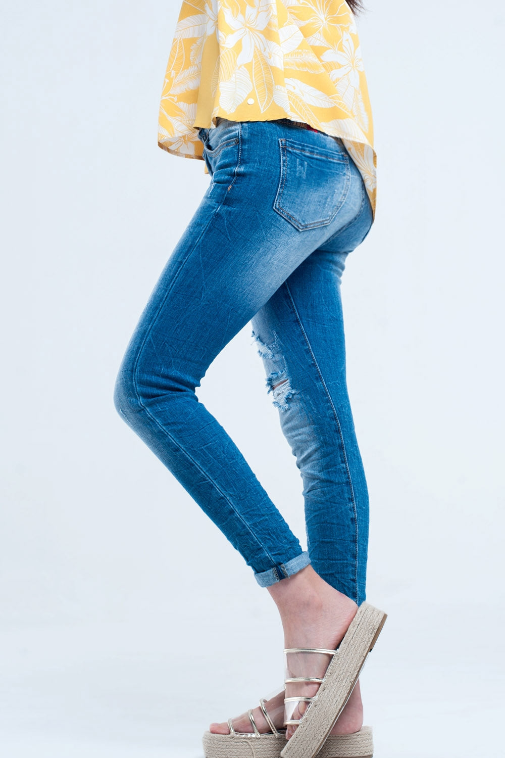 Jeans ajustés Lavage moyen avec déchirures