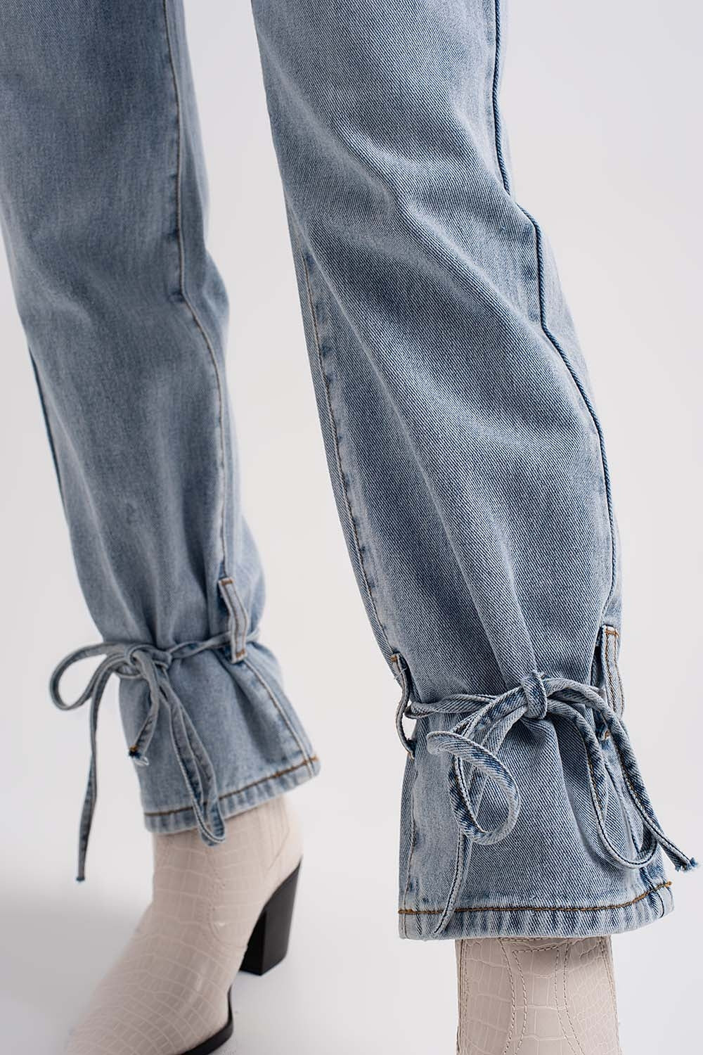 Jeans avec liens à nouer à la cheville