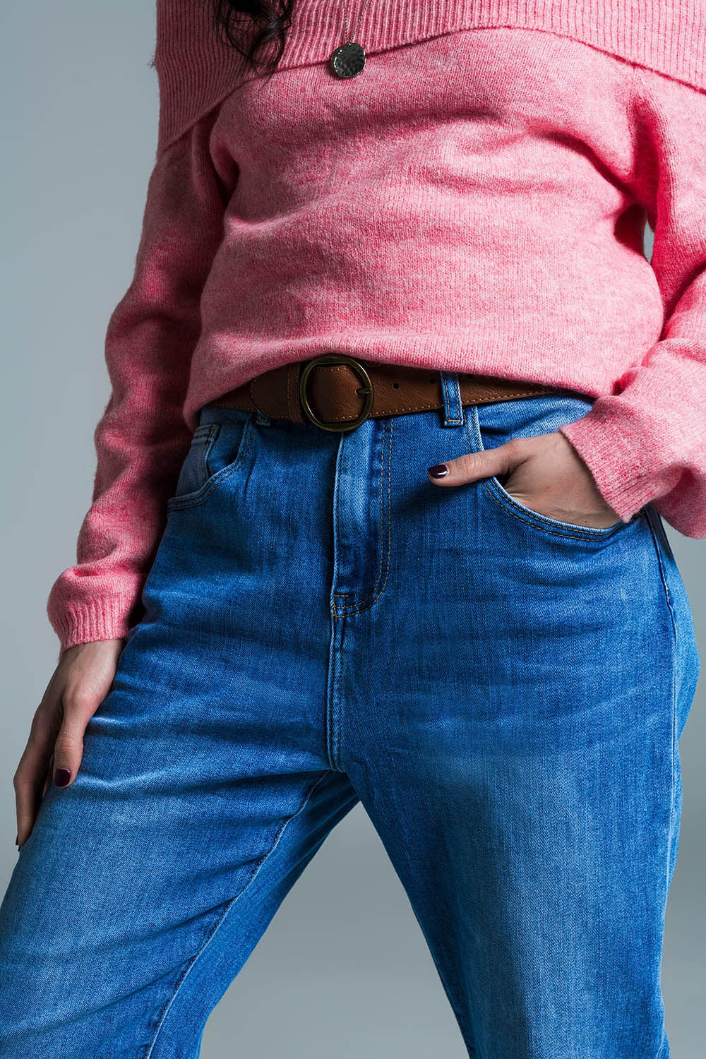 Jeans Basic Mom Fit en délavage moyen avec pinces aux genoux