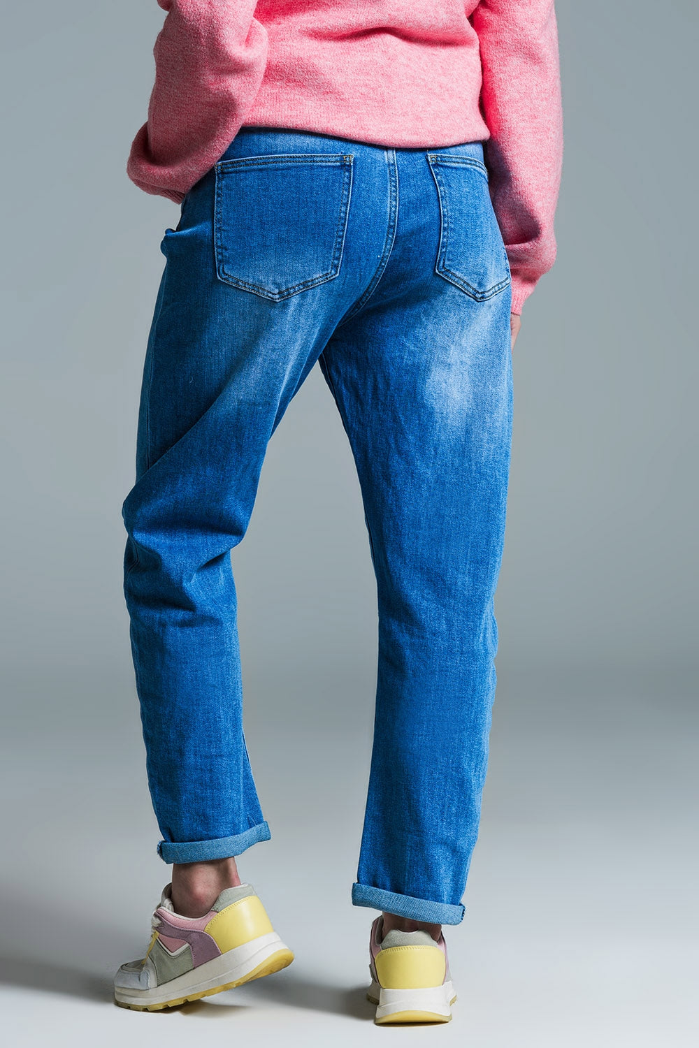 Jeans Basic Mom Fit en délavage moyen avec pinces aux genoux