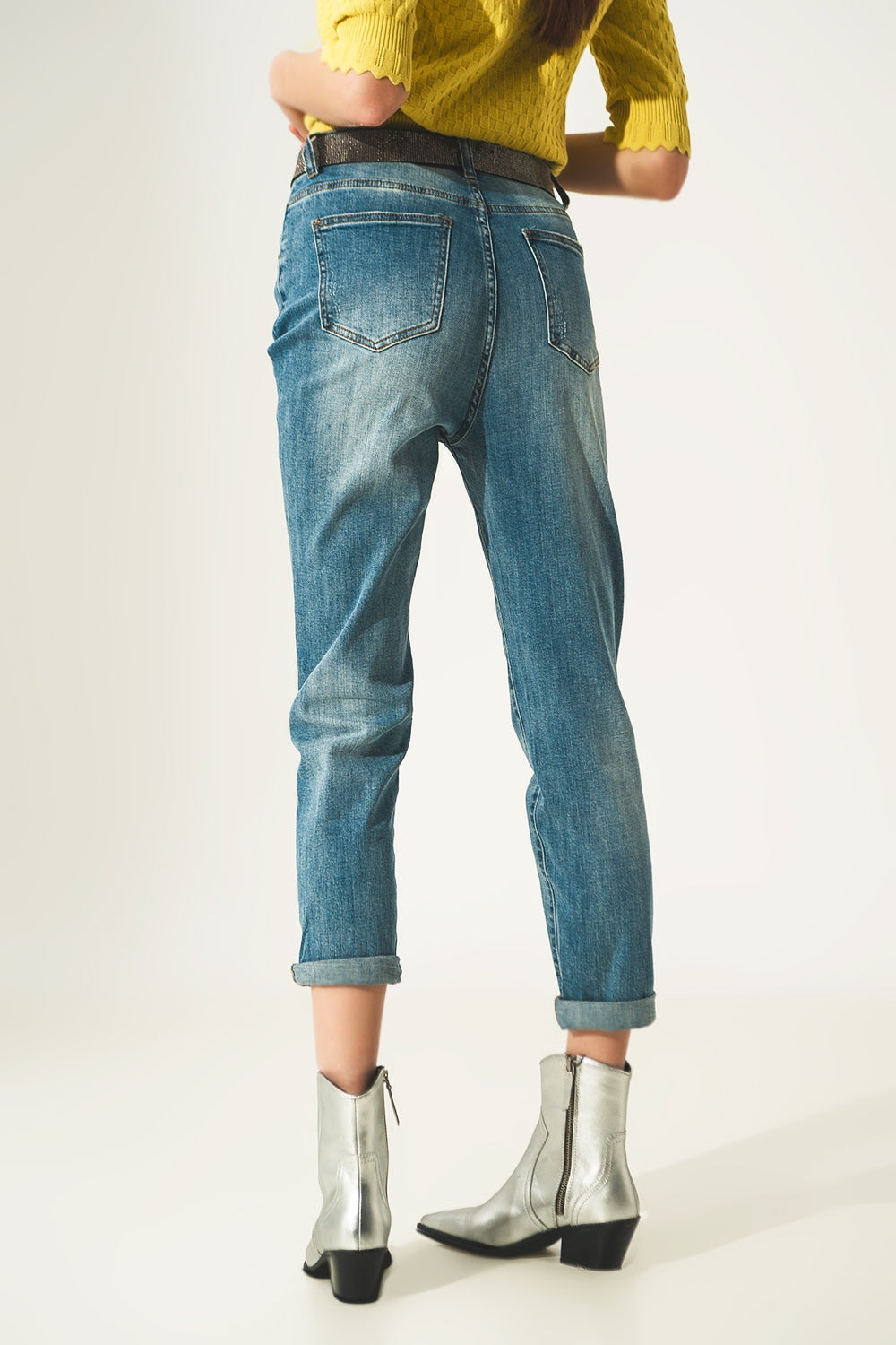 Jeans bleu clair look usé avec coupe droite