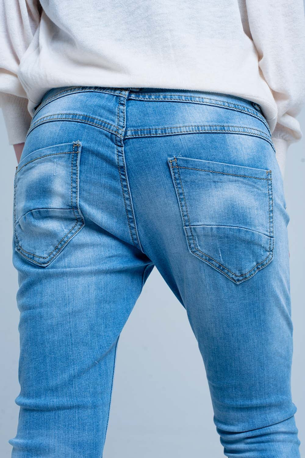 Jeans boyfriend barré avec boutons