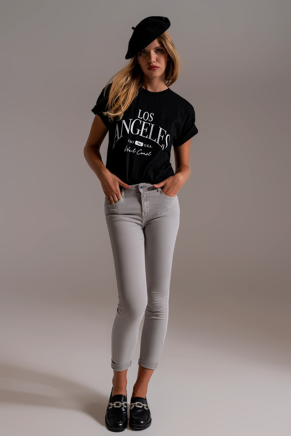Jeans cheville gris clair avec plis doux
