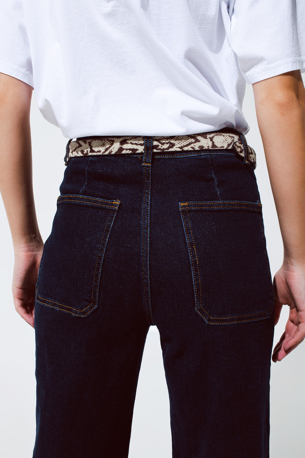 Jeans droits avec détail de poche en lavage foncé