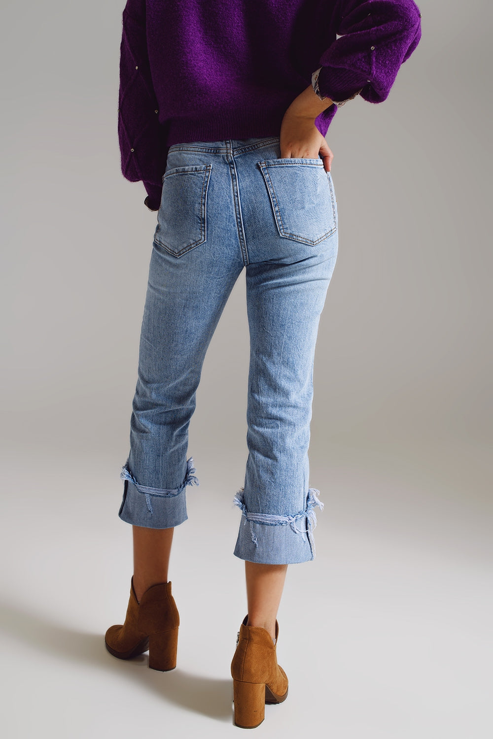 Jeans droits avec ourlet usé en bleu clair