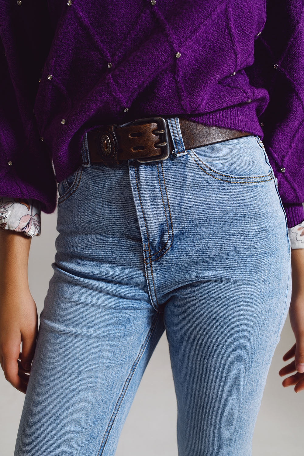 Jeans droits avec ourlet usé en bleu clair