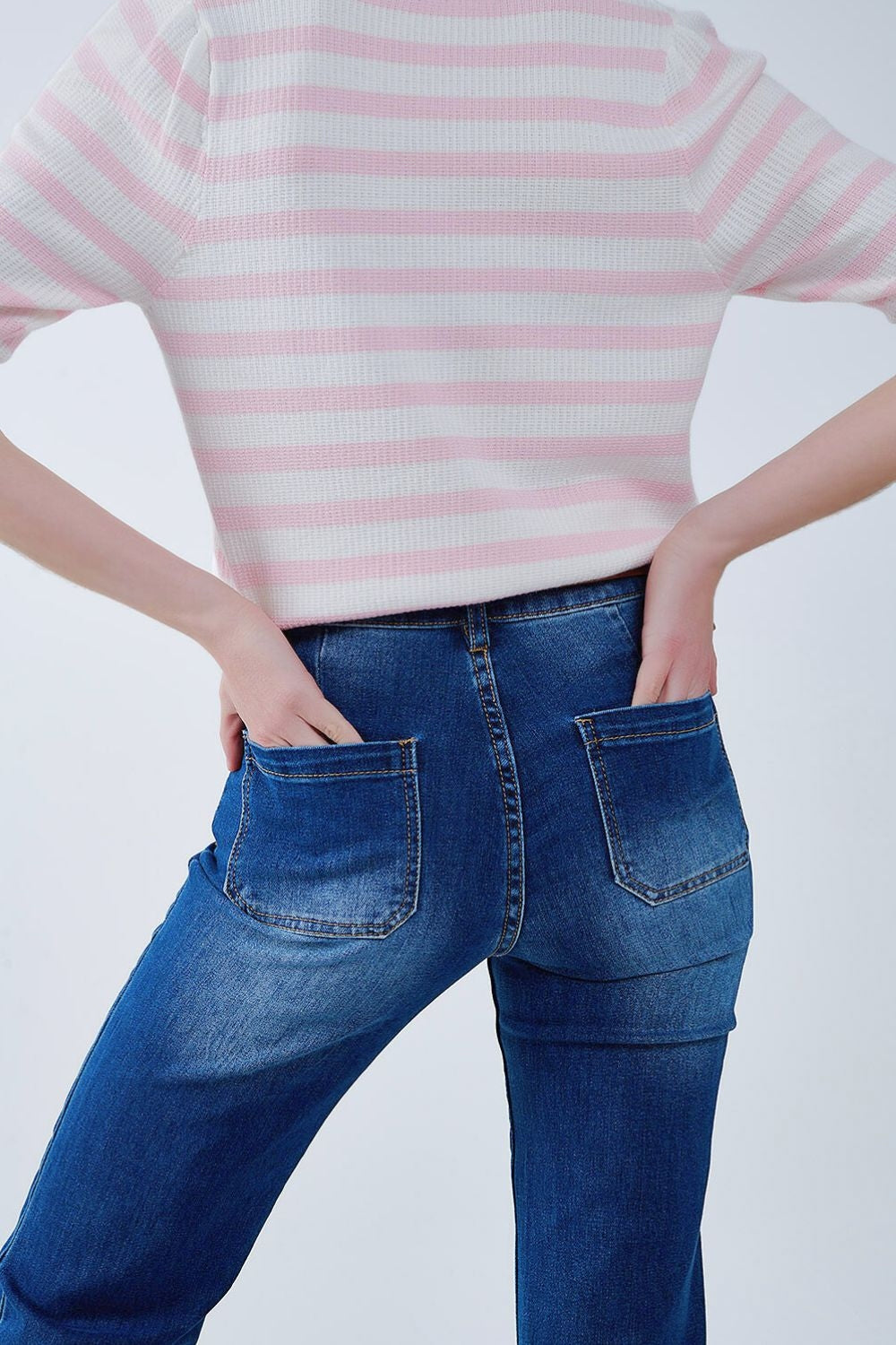 Jeans évasés bleu foncé avec poches avant