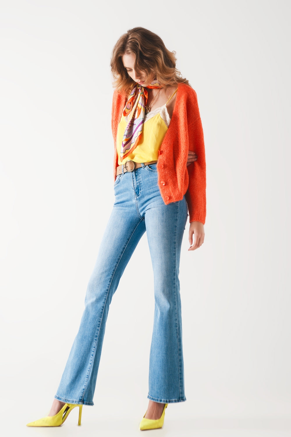 Jeans évasés taille haute des années 70 en denim extensible délavé clair