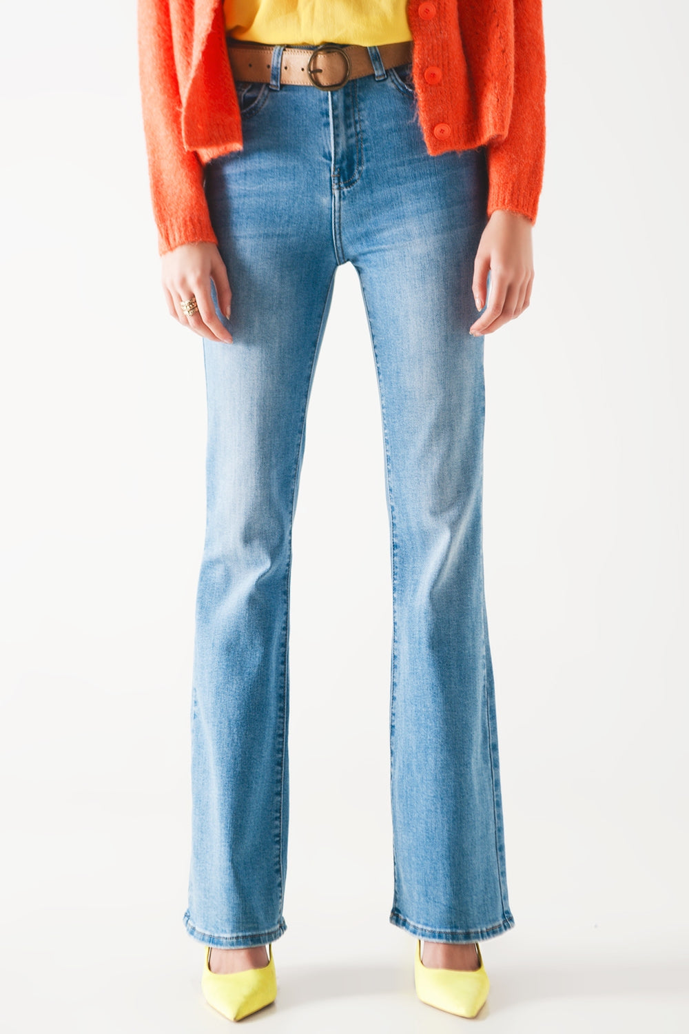 Jeans évasés taille haute des années 70 en denim extensible délavé clair