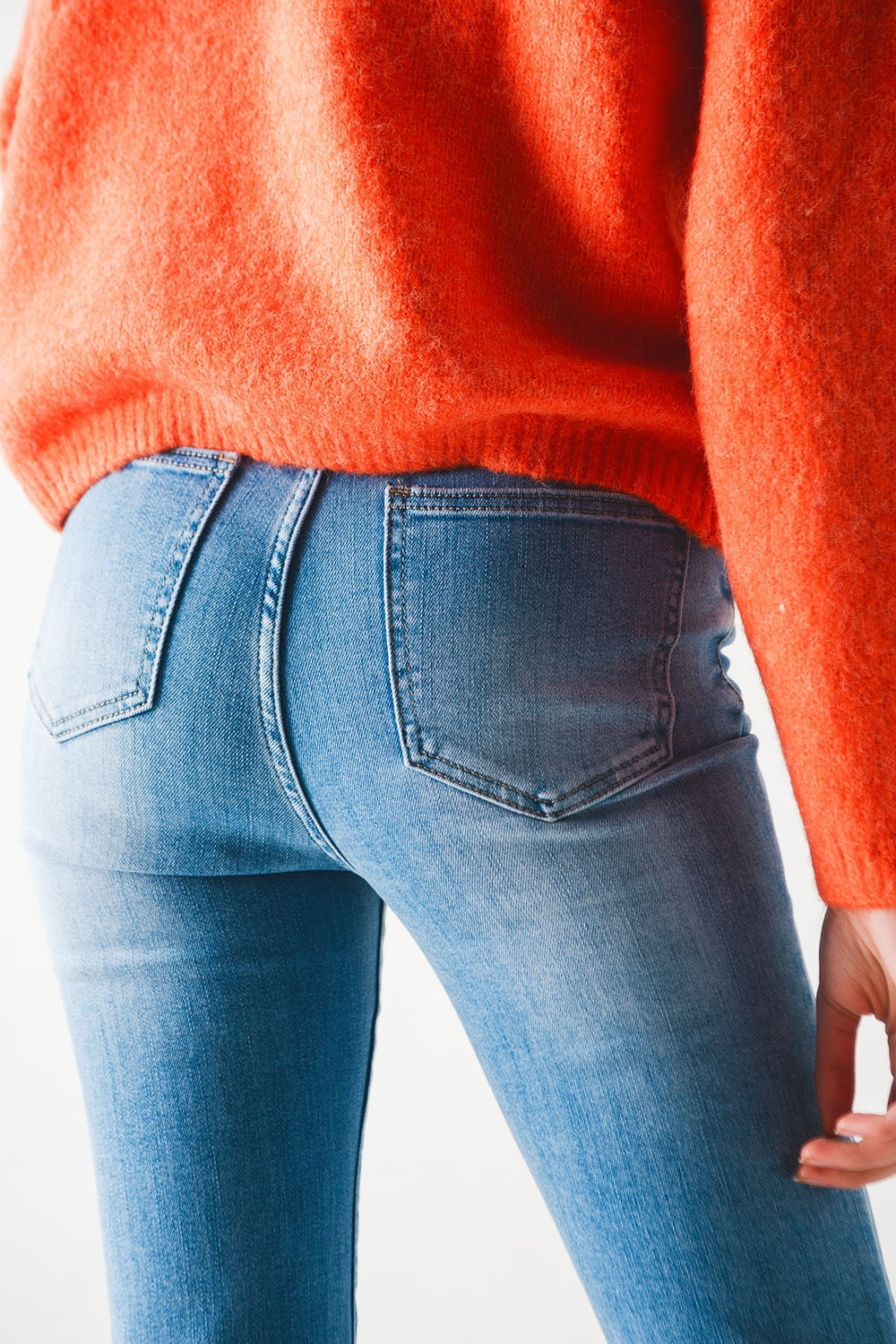 Jeans évasés taille haute des années 70 en denim extensible délavé clair