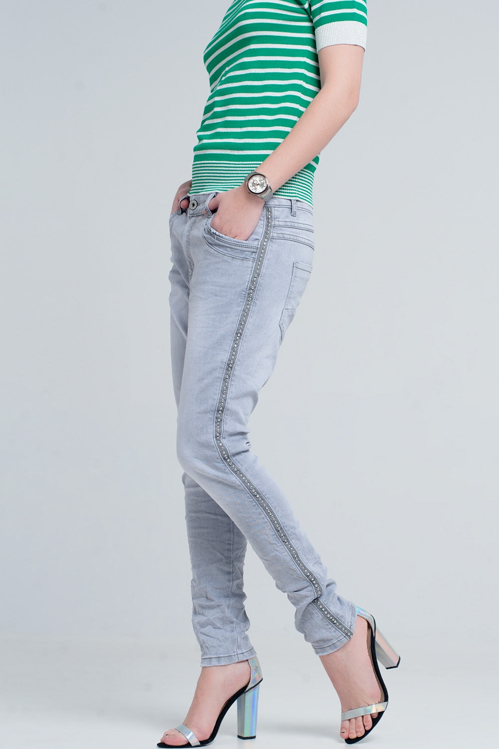 jeans gris avec détail métallique