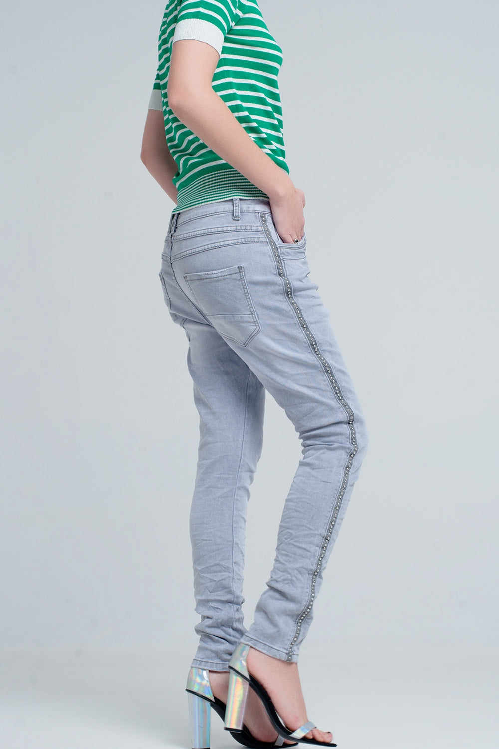 jeans gris avec détail métallique