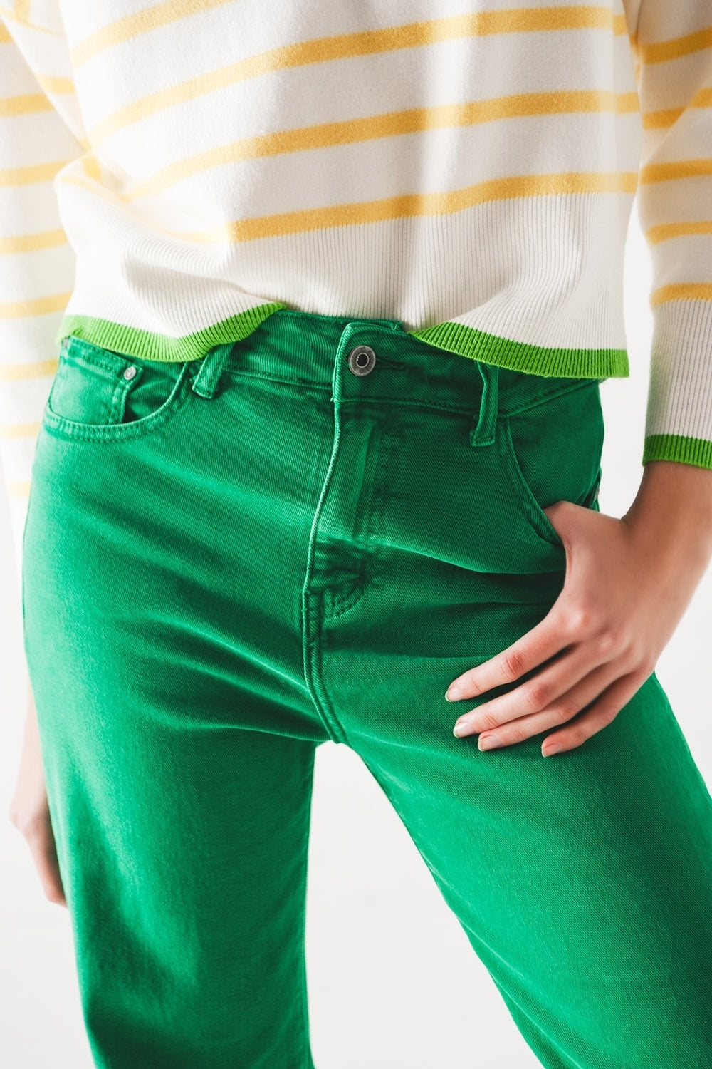 Jeans mom à taille haute en vert