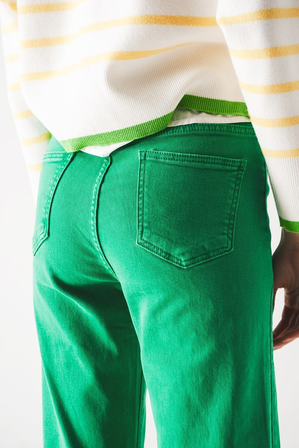 Jeans mom à taille haute en vert