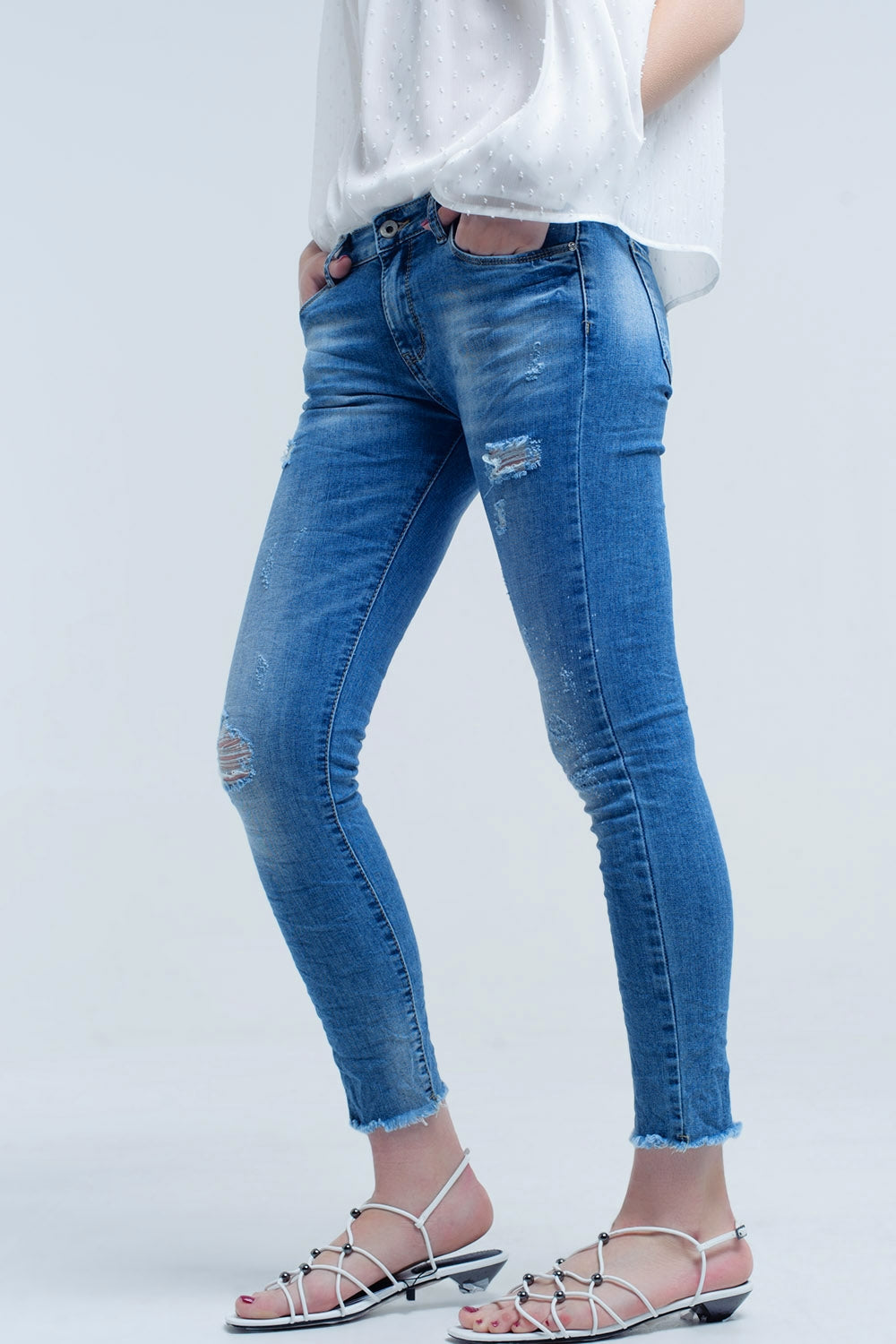 Q2 Jeans skinny à lavage moyen avec déchirures