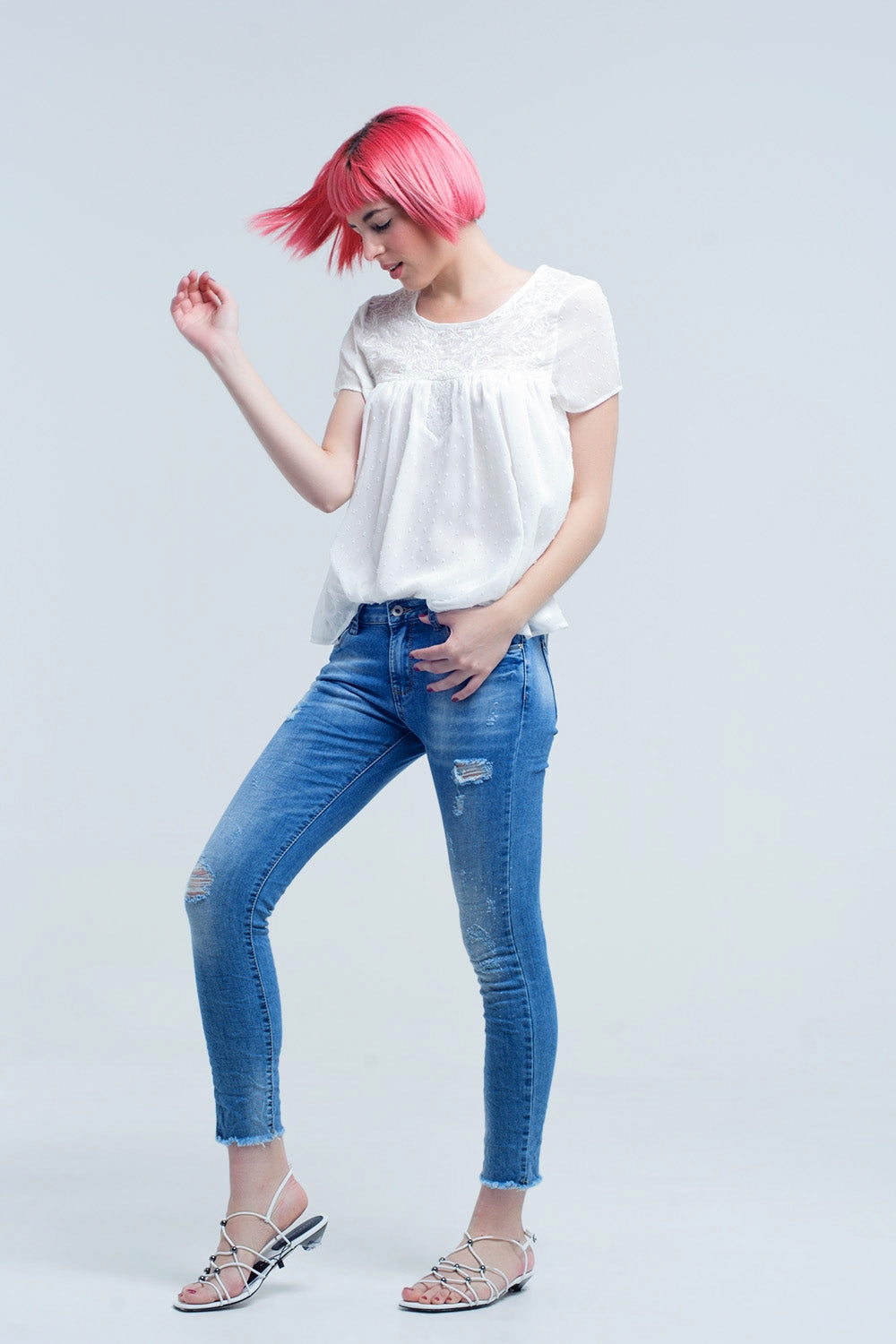 Jeans skinny à lavage moyen avec déchirures