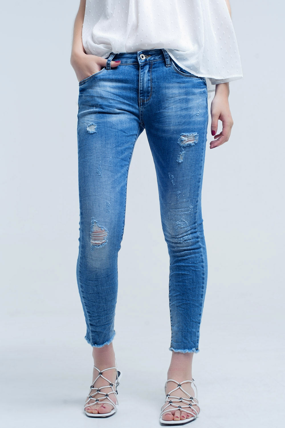 Jeans skinny à lavage moyen avec déchirures